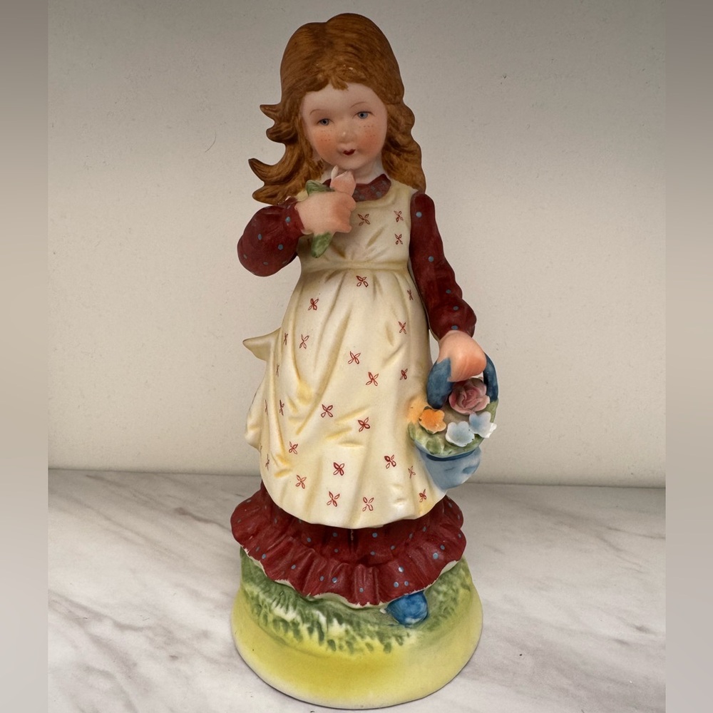 Vintage 1973 Holly Hobbie Ceramic Figurine World Wide Art Japan HHF-3 Pioneer